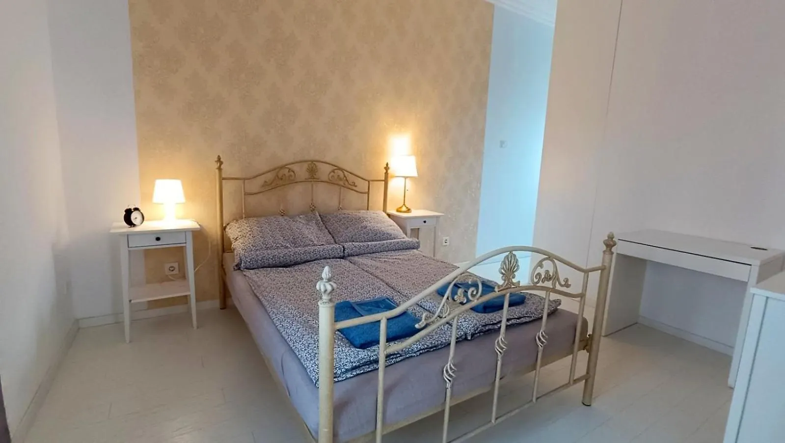 Boldogasszony 38 - Resty Apartment Szeged Hungary